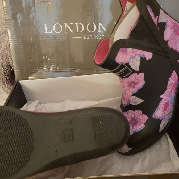 London Fog Women's Black and Pink Floral Boots. NIB - Picture 4 of 5